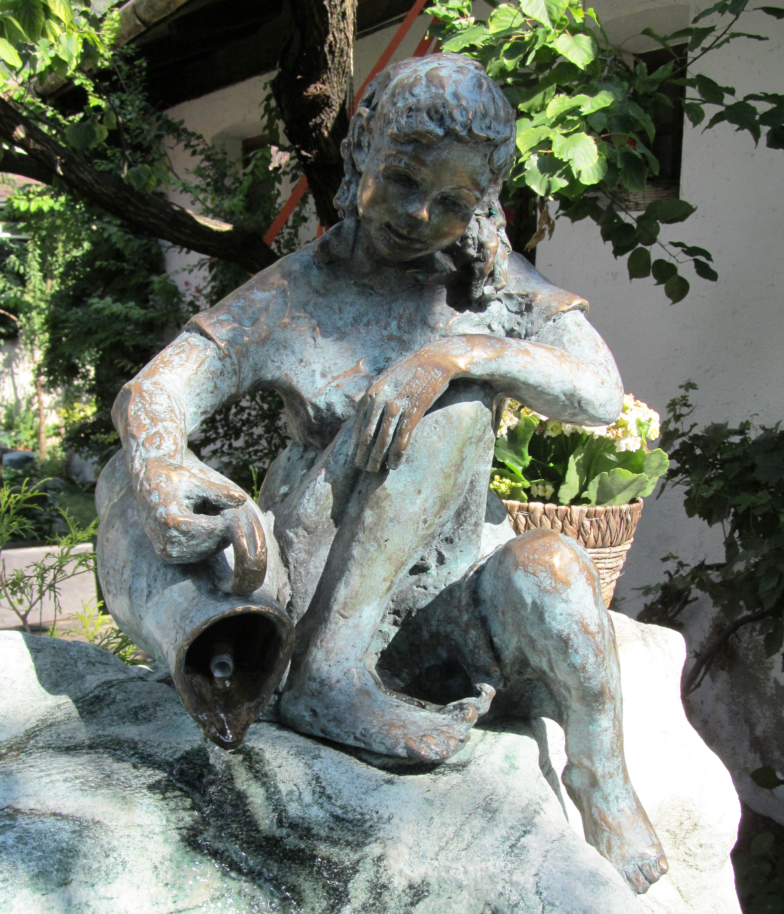 Getrud Mitterstieler-Widmann, Bronze, Figuren, Skulpturen, Statuen, Brunnenfiguren, Gartenfiguren, Algund, Südtirol, Italien