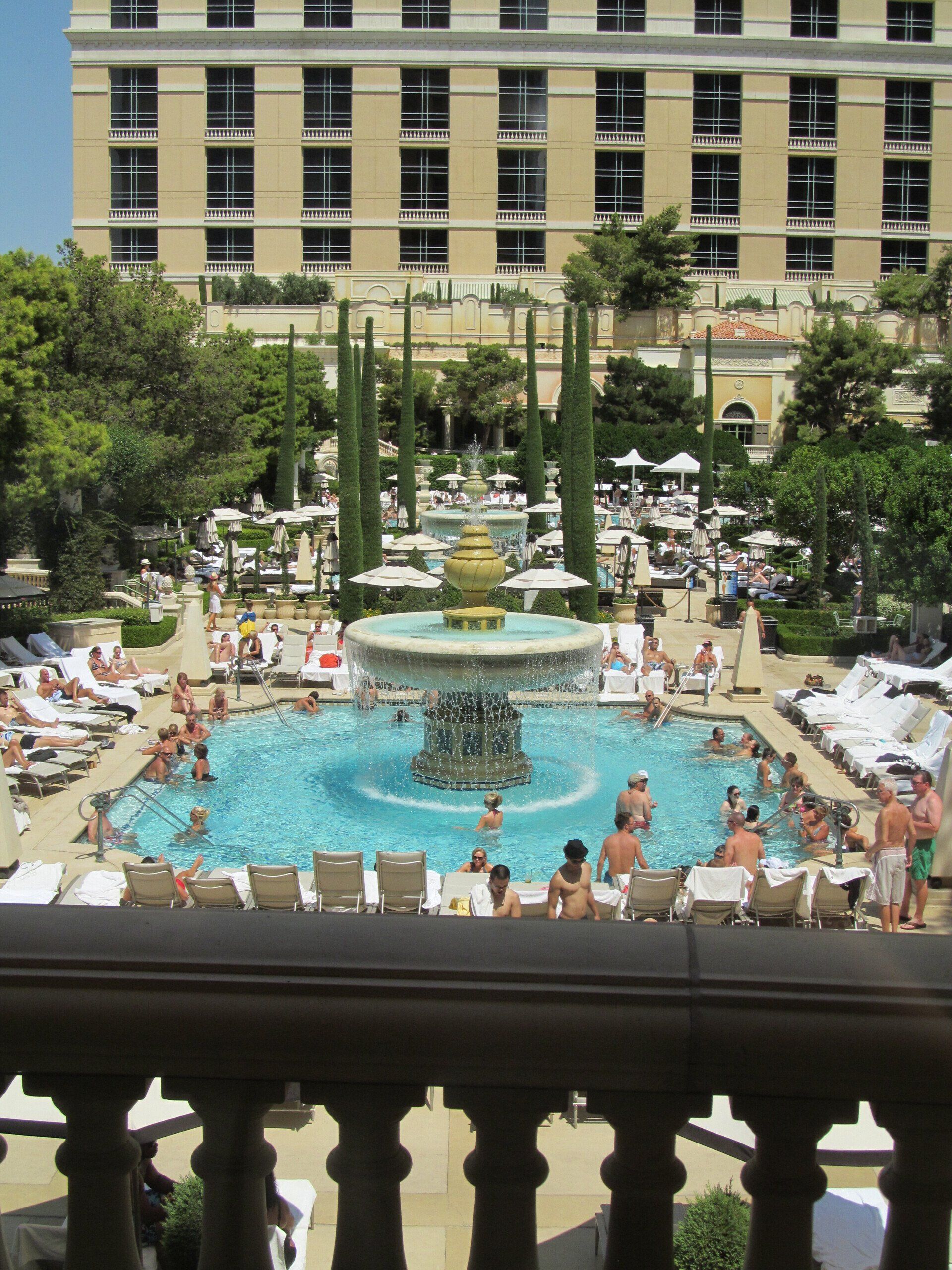 Alexander Widmann, natural stone, pool fountain, Hotell Bellagio