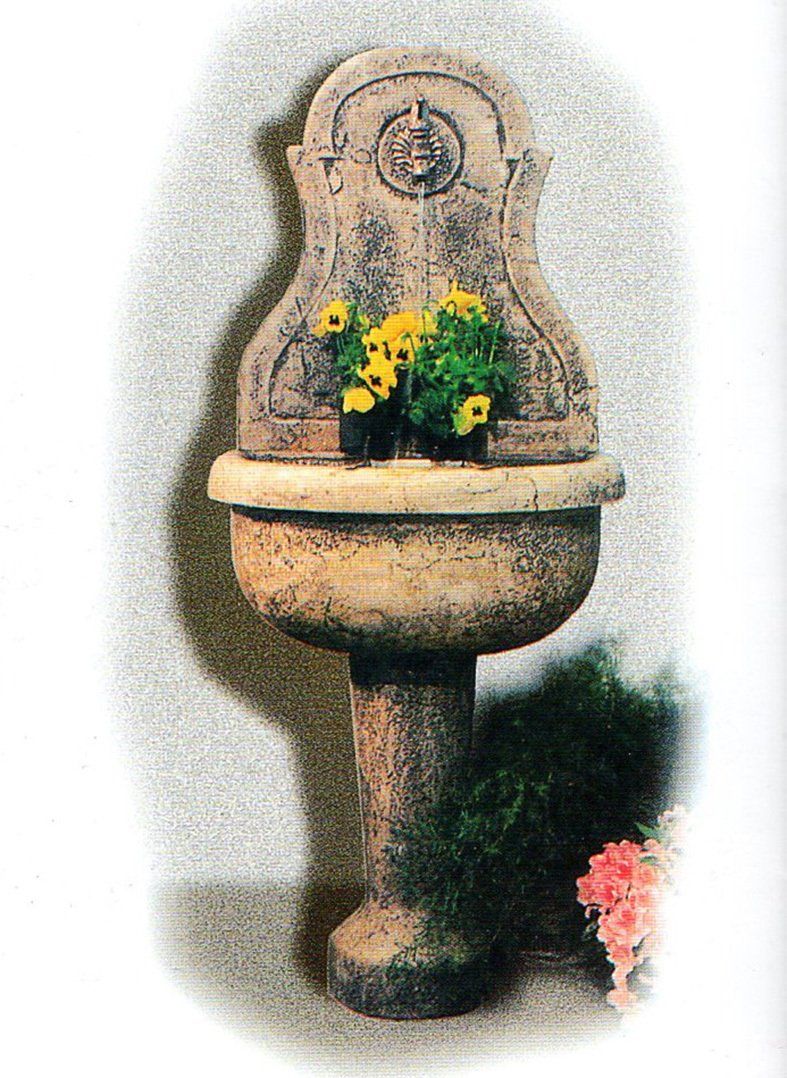 Alexander Widmann,wall Fountain, natural stone, Naturstein, Wandbrunnen, limestone, Vicenza, marble, hand carved in Italy