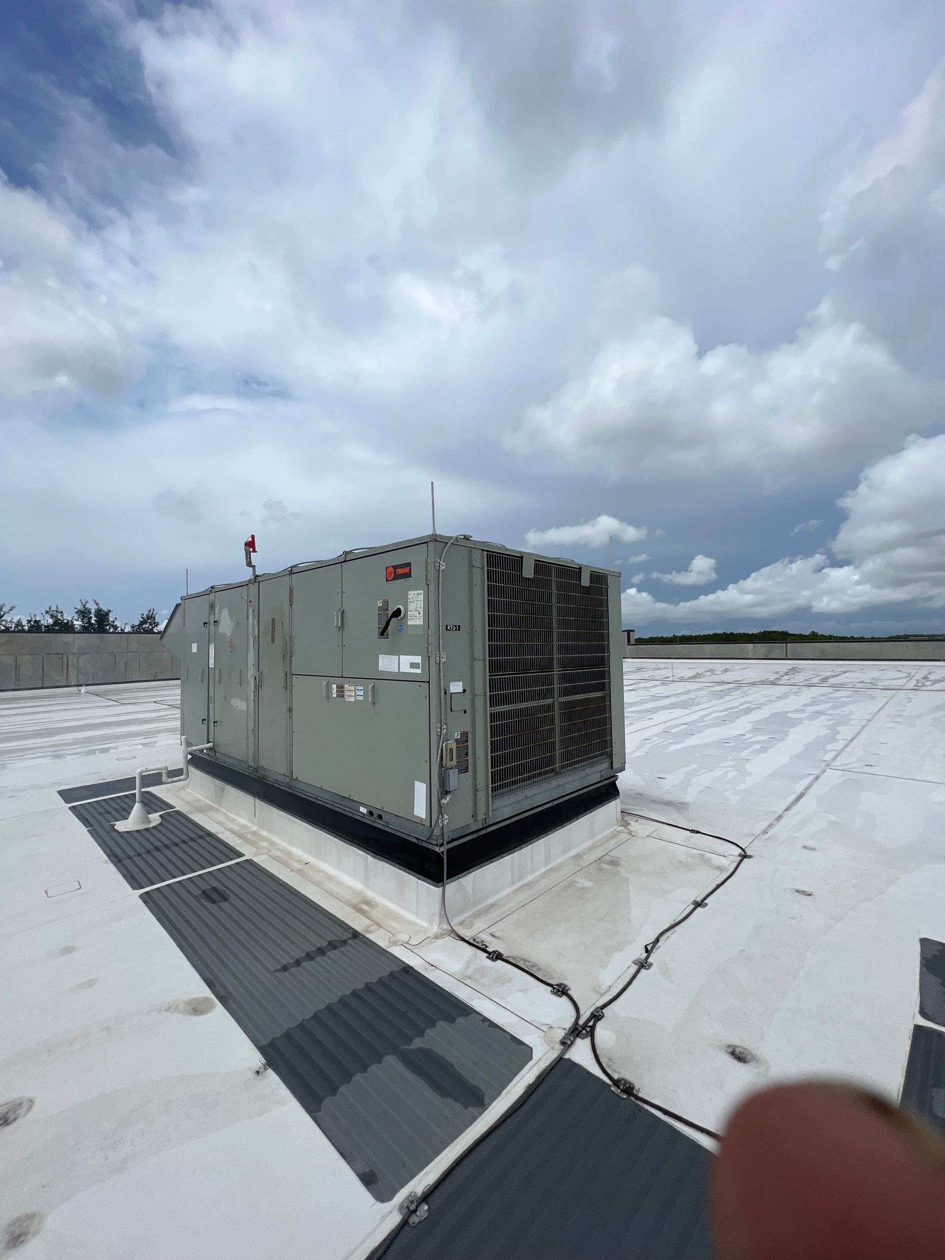 a large air conditioner is sitting on top of a white roof .