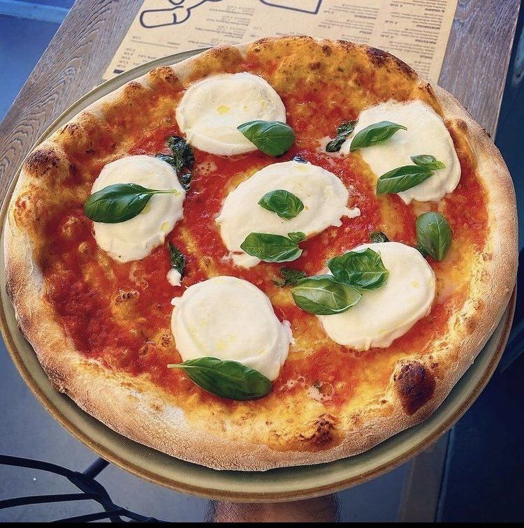 pizza con mozzarella di bufala
