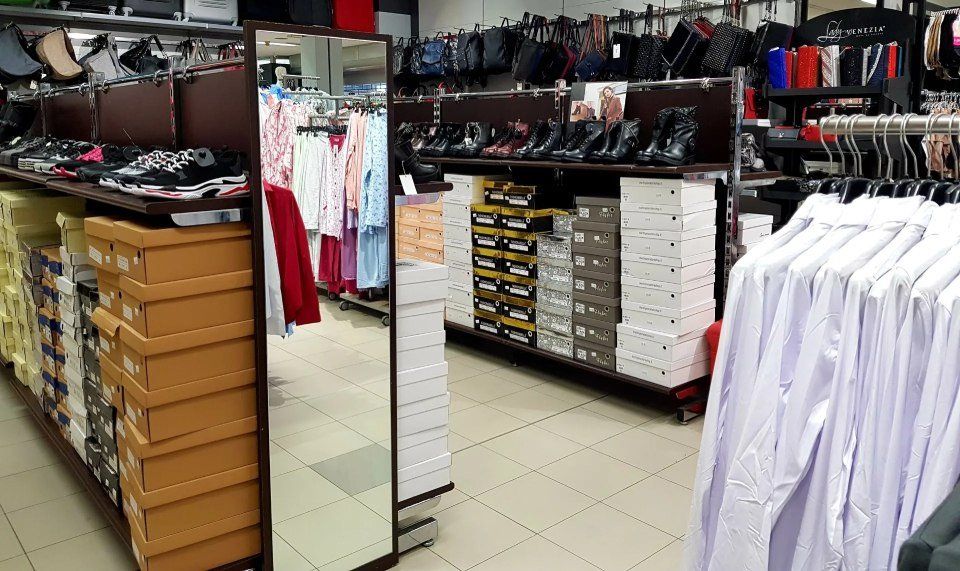 Interno negozio abbigliamento 5