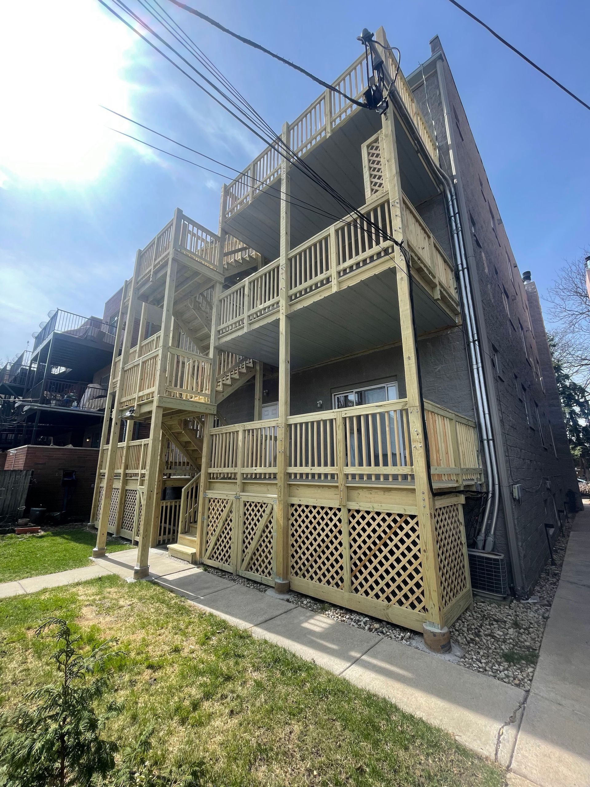 A large apartment building with a lot of balconies and stairs.