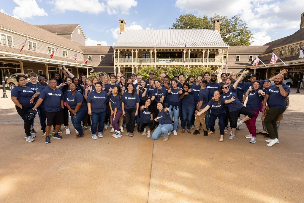 A large group of people are posing for a picture in front of a building.