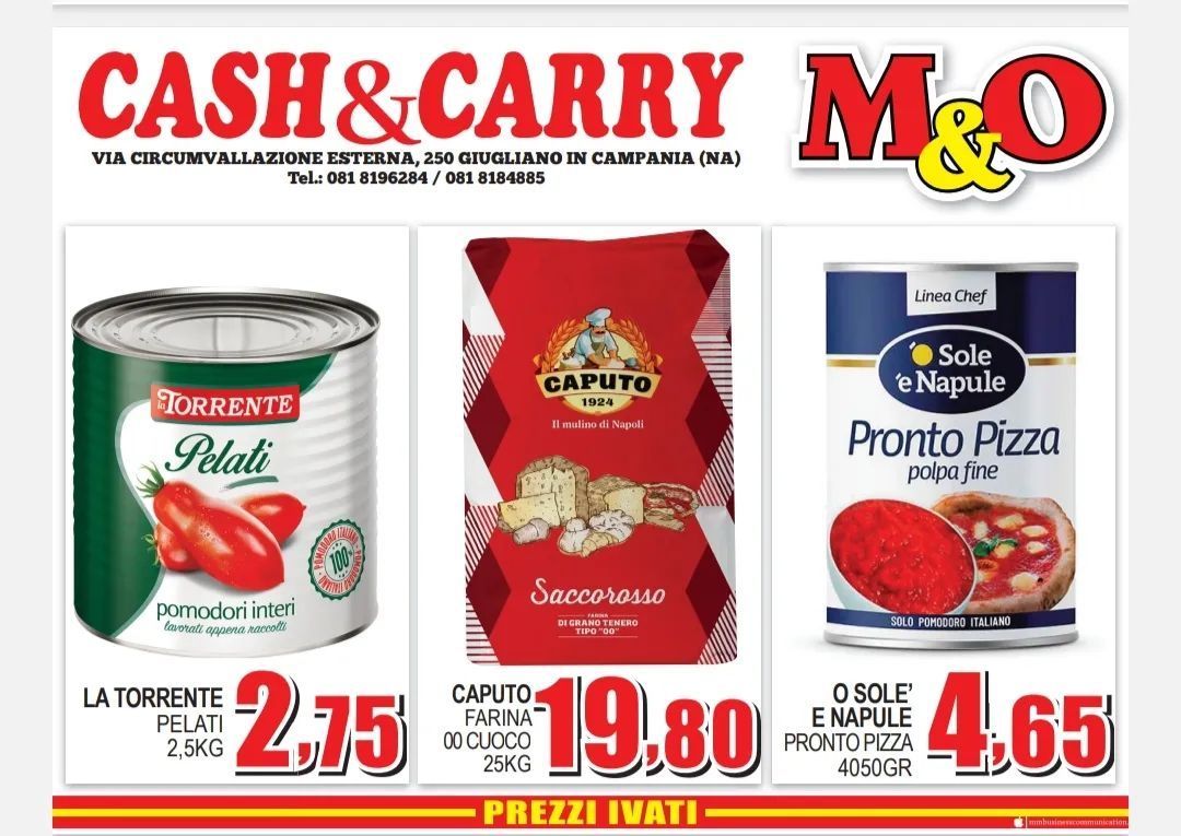 Una lattina di pomodori, una busta di polvere per pizza e una lattina di pomodori.