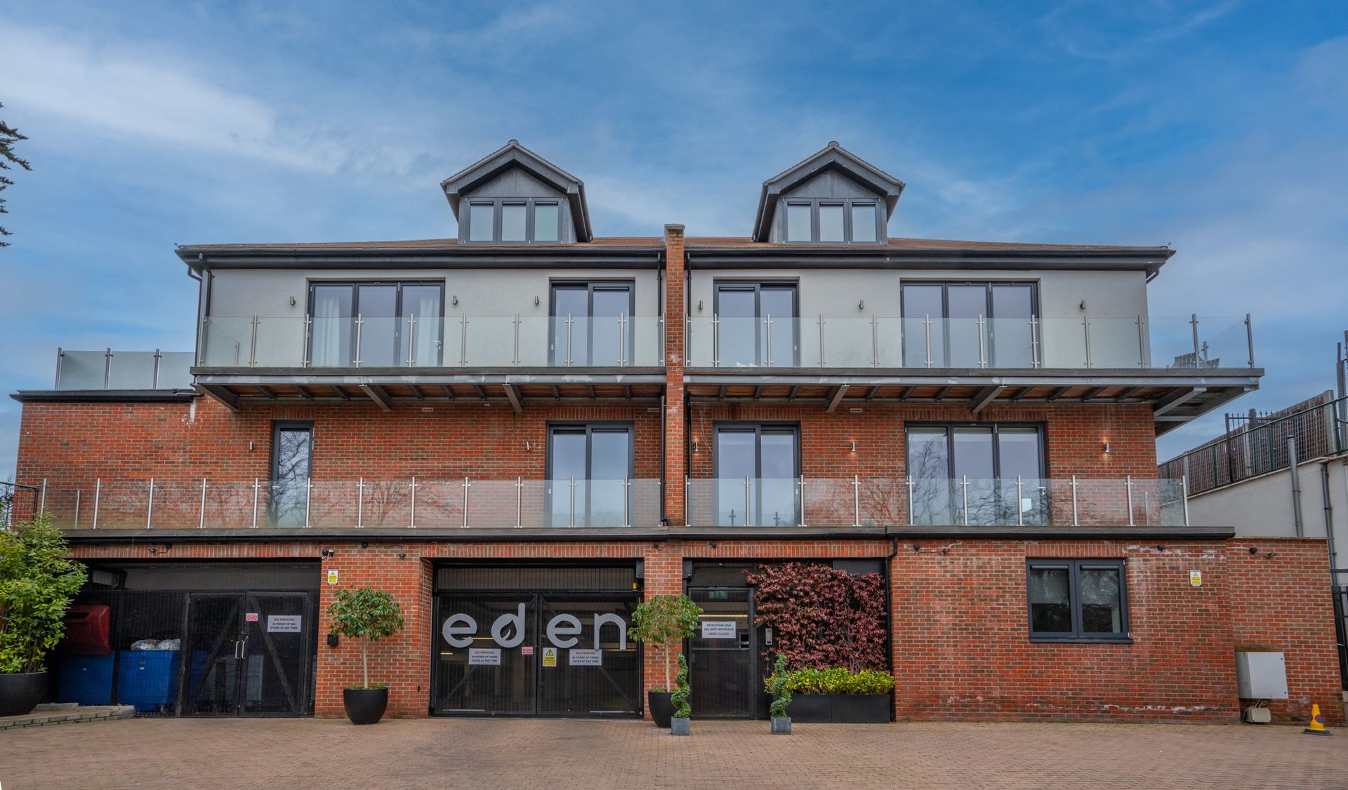 Stunning Two-bedroom Duplex Apartment in Chigwell
