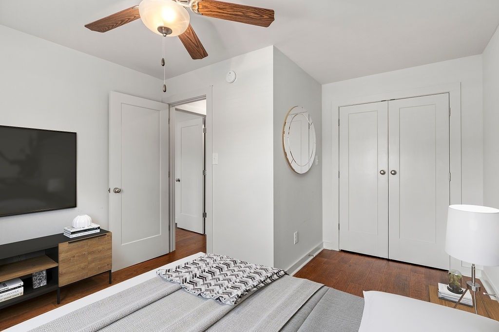 walker i staged bedroom