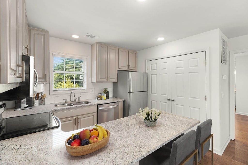 university corner staged kitchen