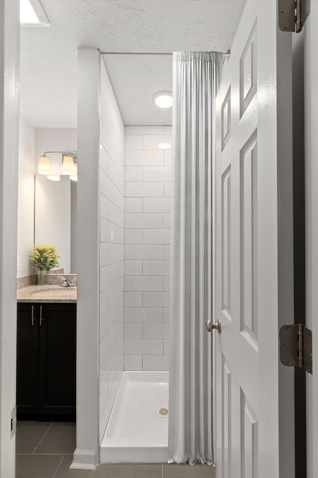 Foxburough 2 bdrm guest bath