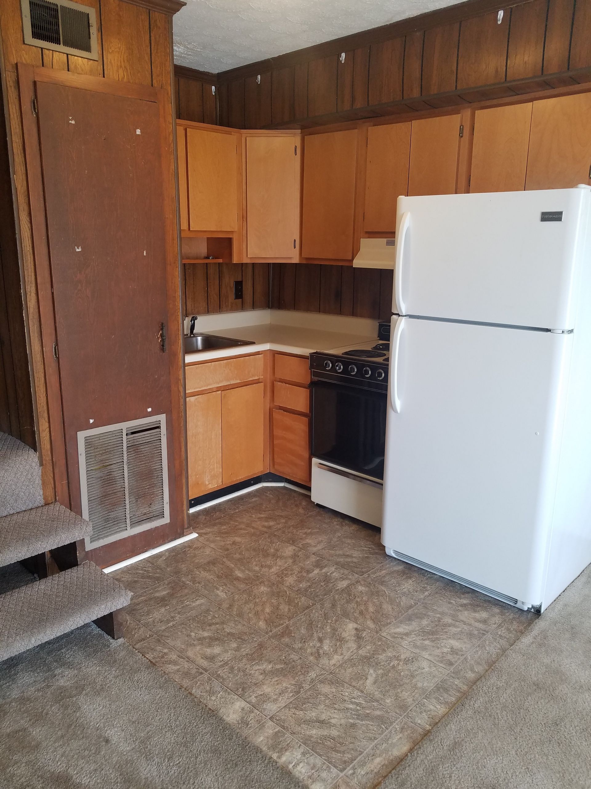 walker i standard unfurnished kitchen