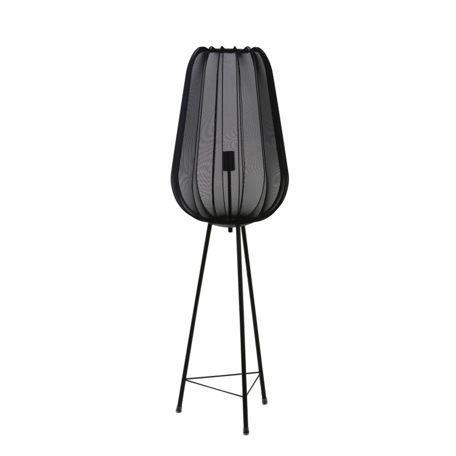 Interieur met donkergroene muren, zwart meubilair en oranje accenten, waaronder hanglampen.