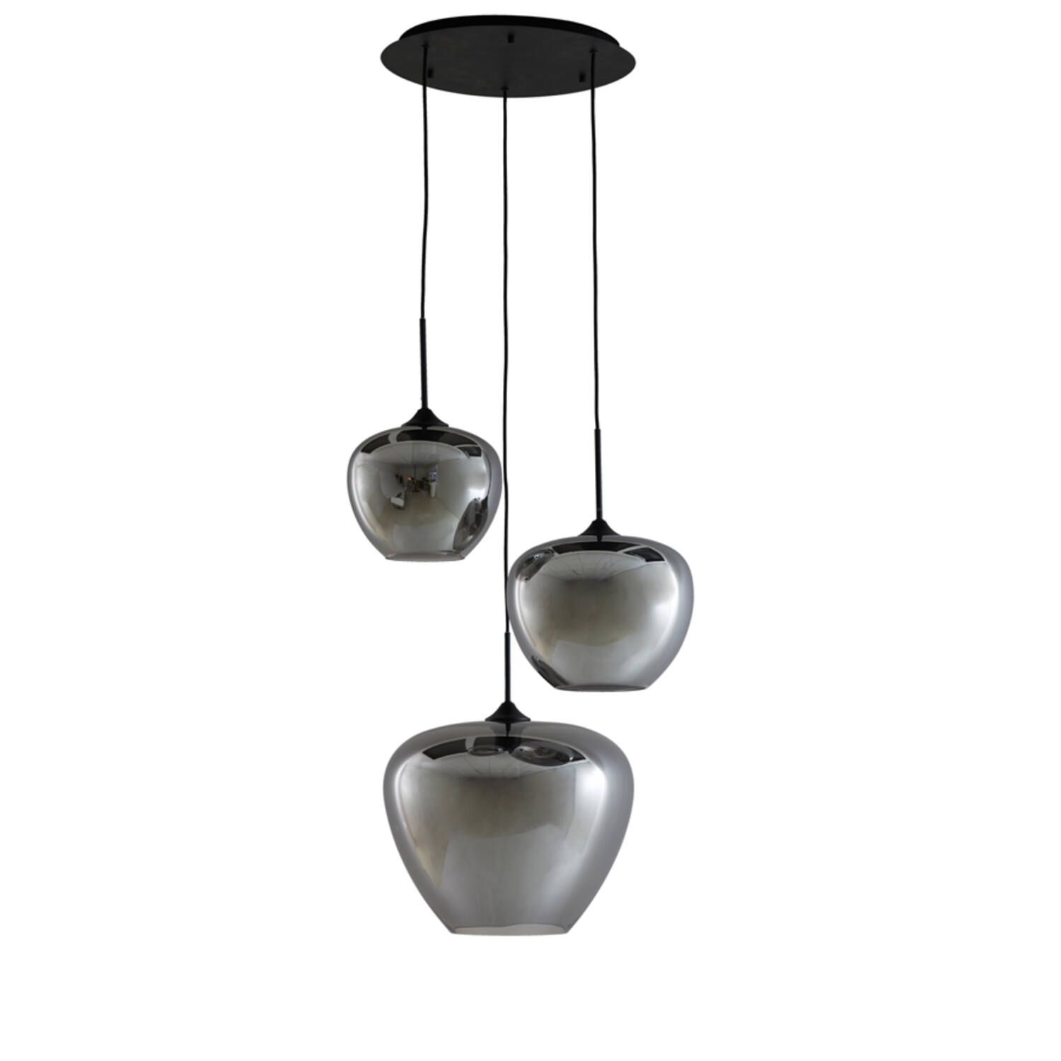 Hanglamp met drie lichtpunten en kappen van rookglas, hangend aan een zwarte plafondplaat.