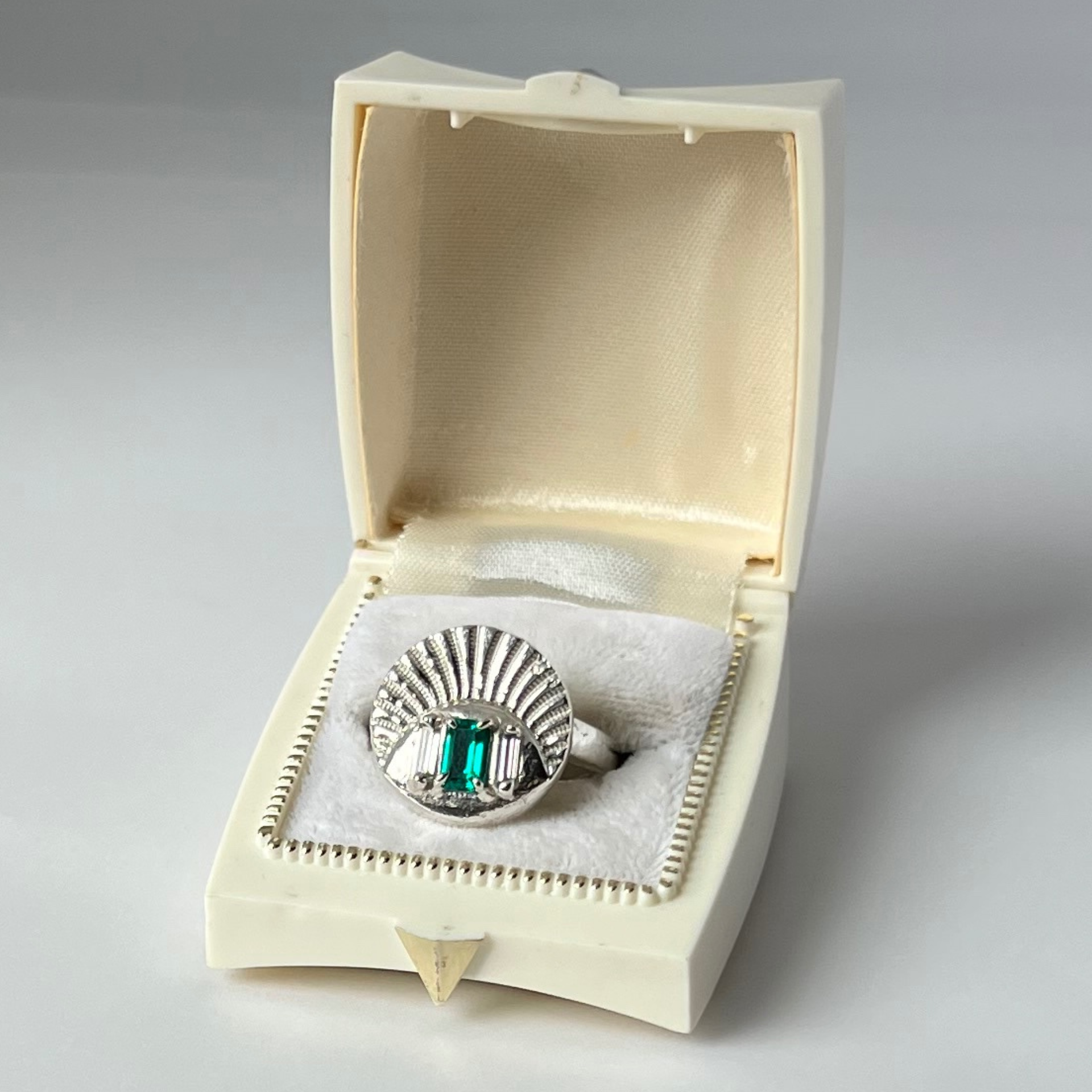 Silver ring with emerald stone on a hand. Wild Sunflower Silver Handmade Jewelry