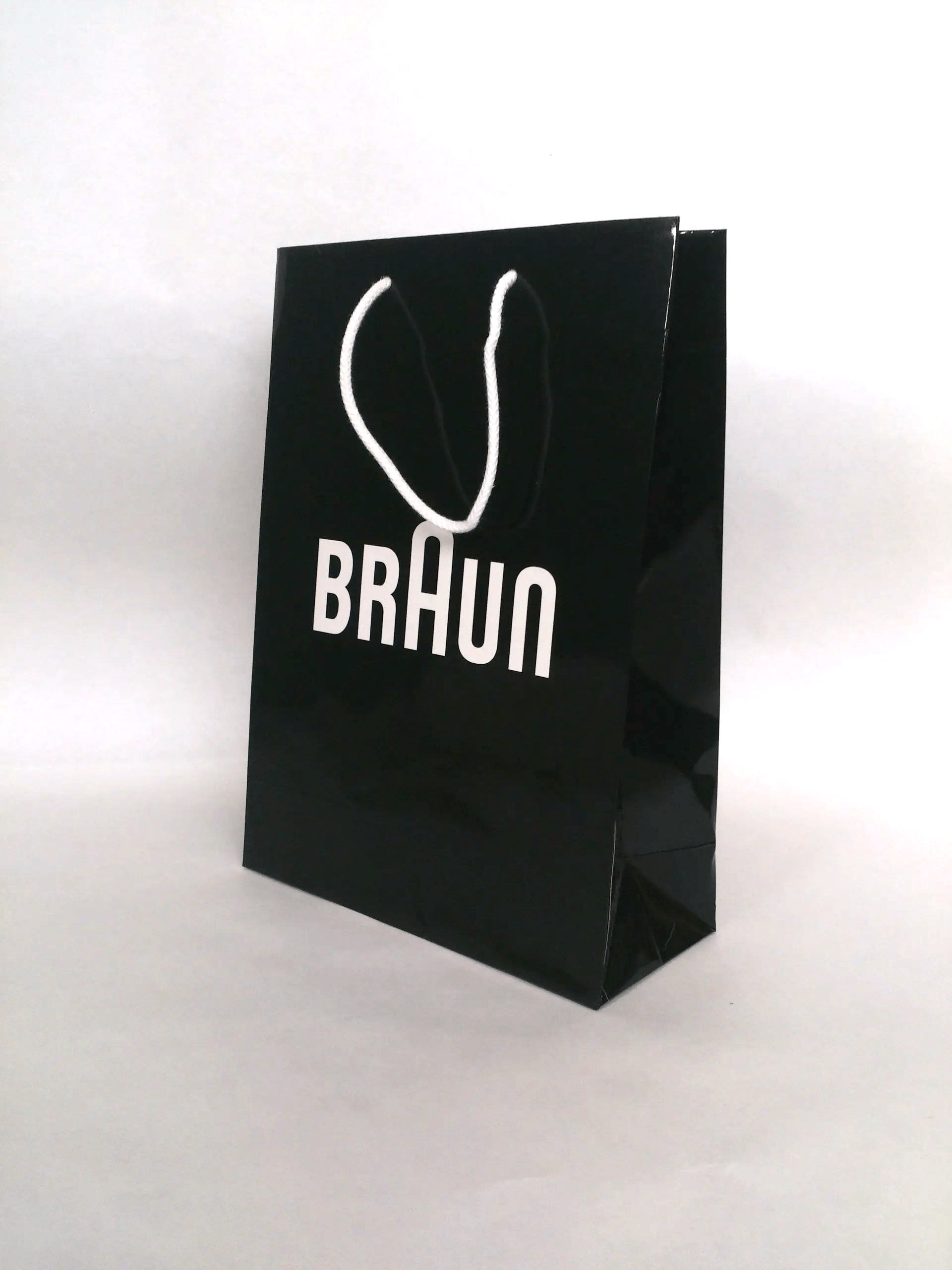 busta nera con logo Braun