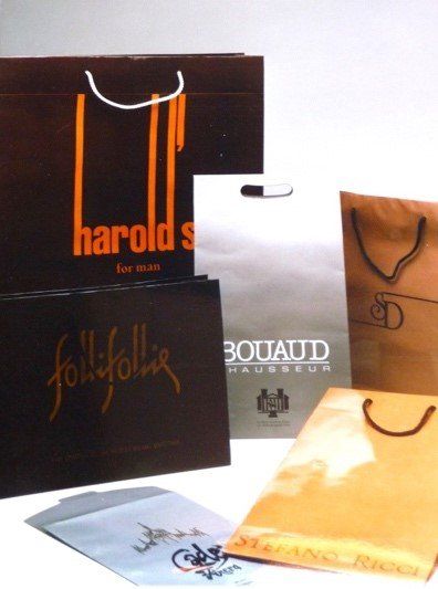 buste con loghi di diverse dimensioni