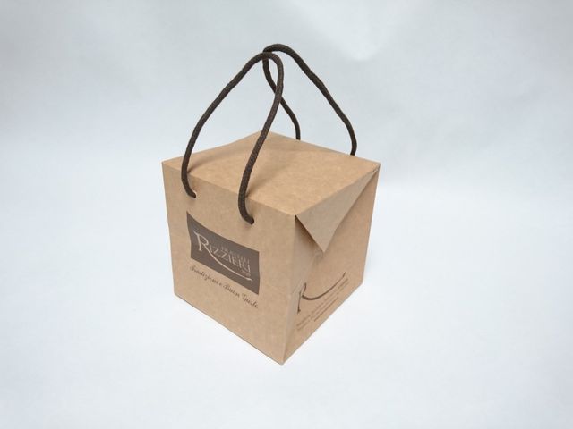 busta-scatola in carta chiusa