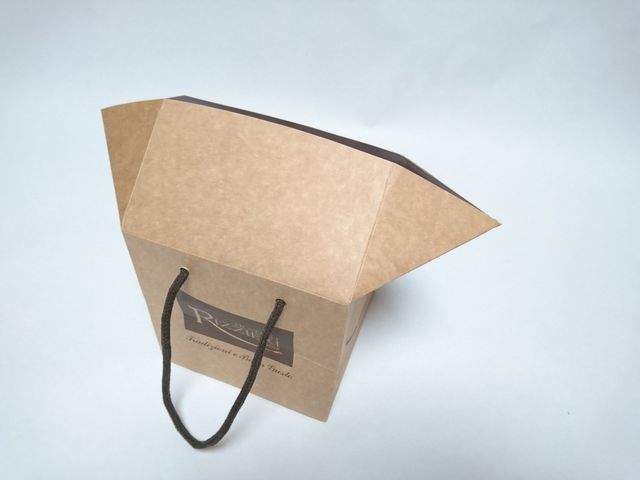 busta in carta con chiusura a scatola