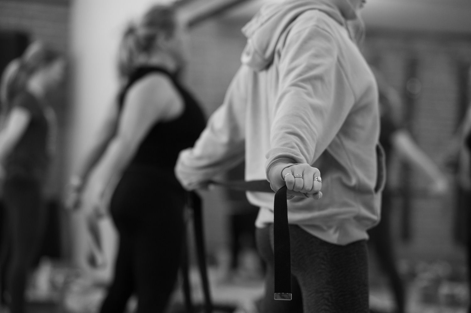 A group of people are standing next to each other in a gym.