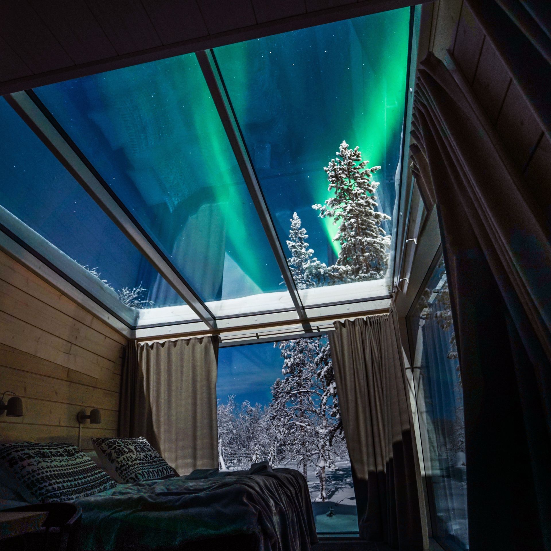 Sky view cabin aurora