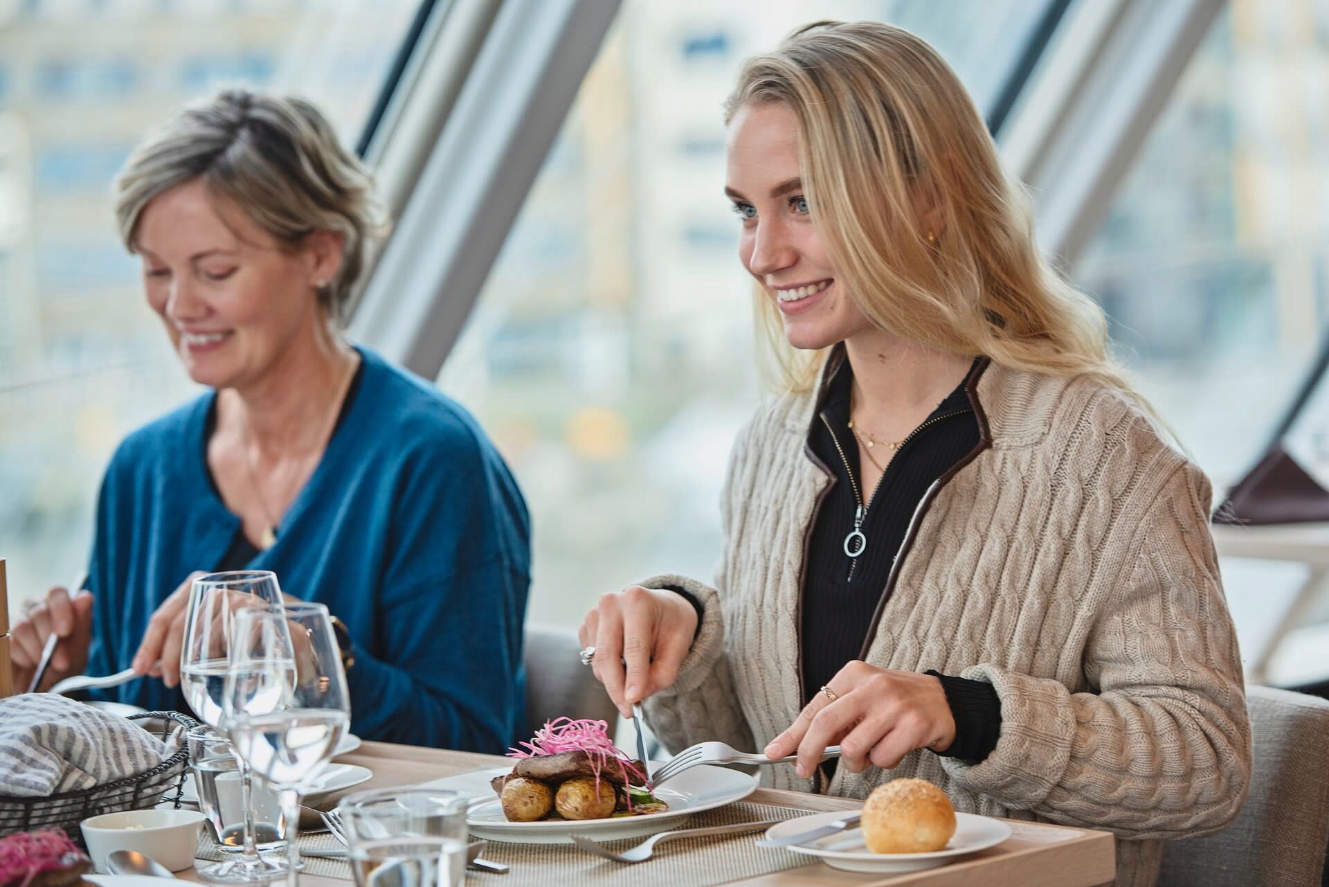 Restaurant Flore op de MS Otto Sverdrup