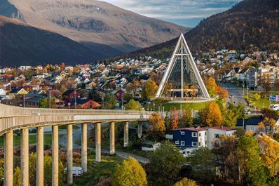 Blik op de stad Tromso in Noorwegen