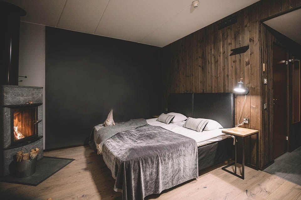 Standaard kamer met sauna en openhaard in Santa's hotel Aurora in Luosto Lapland