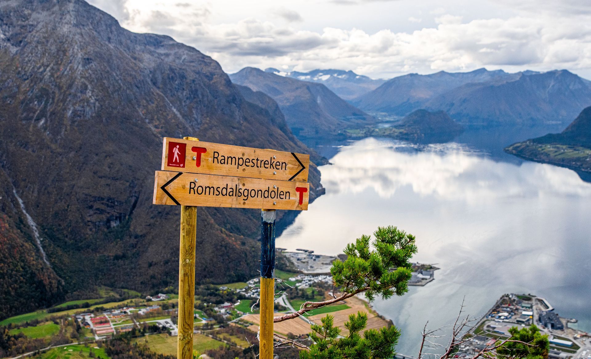 uitzicht over een fjord in Noorwegen