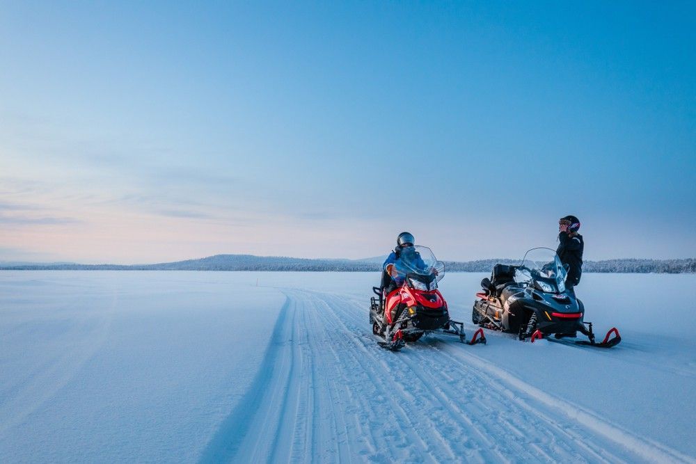 sneeuwscootertocht Wilderness hotel Inari Lapland