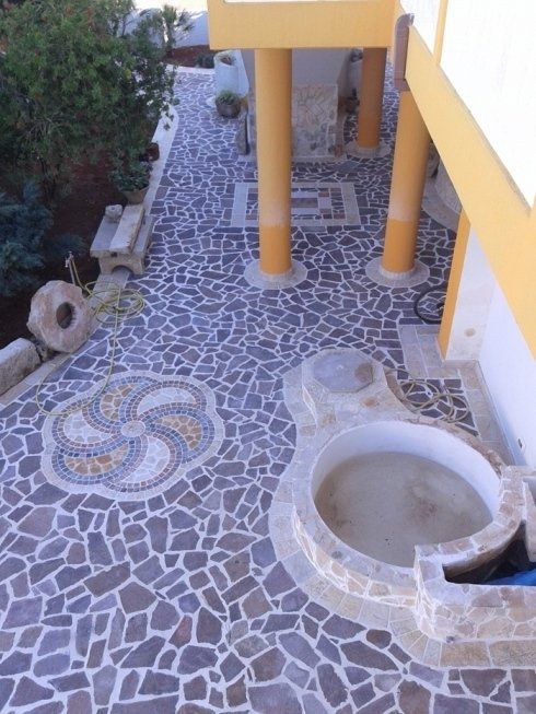 pavimentazione da esterno a mosaico e con decori