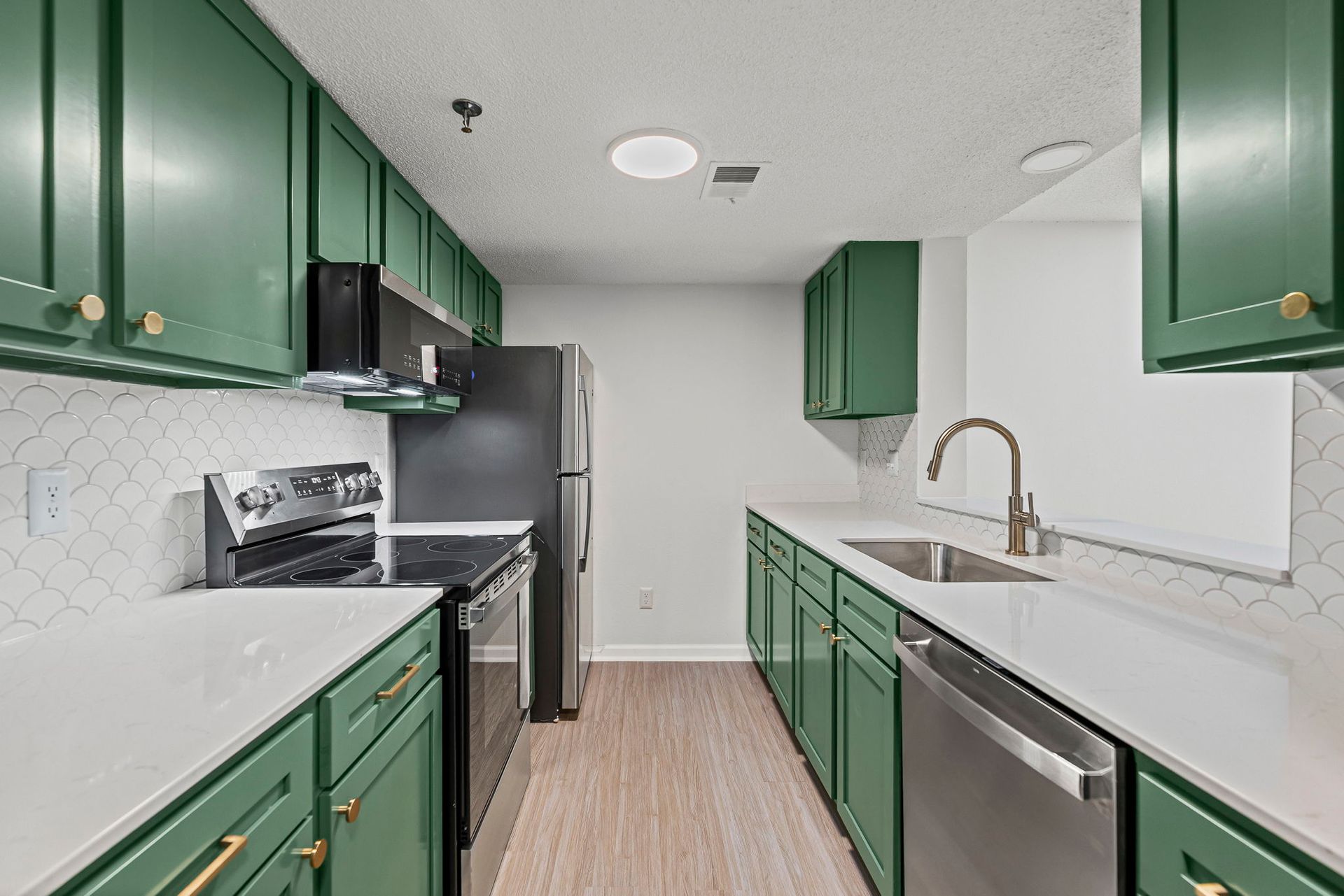 Modern renovated apartment steps from the Country Club Plaza