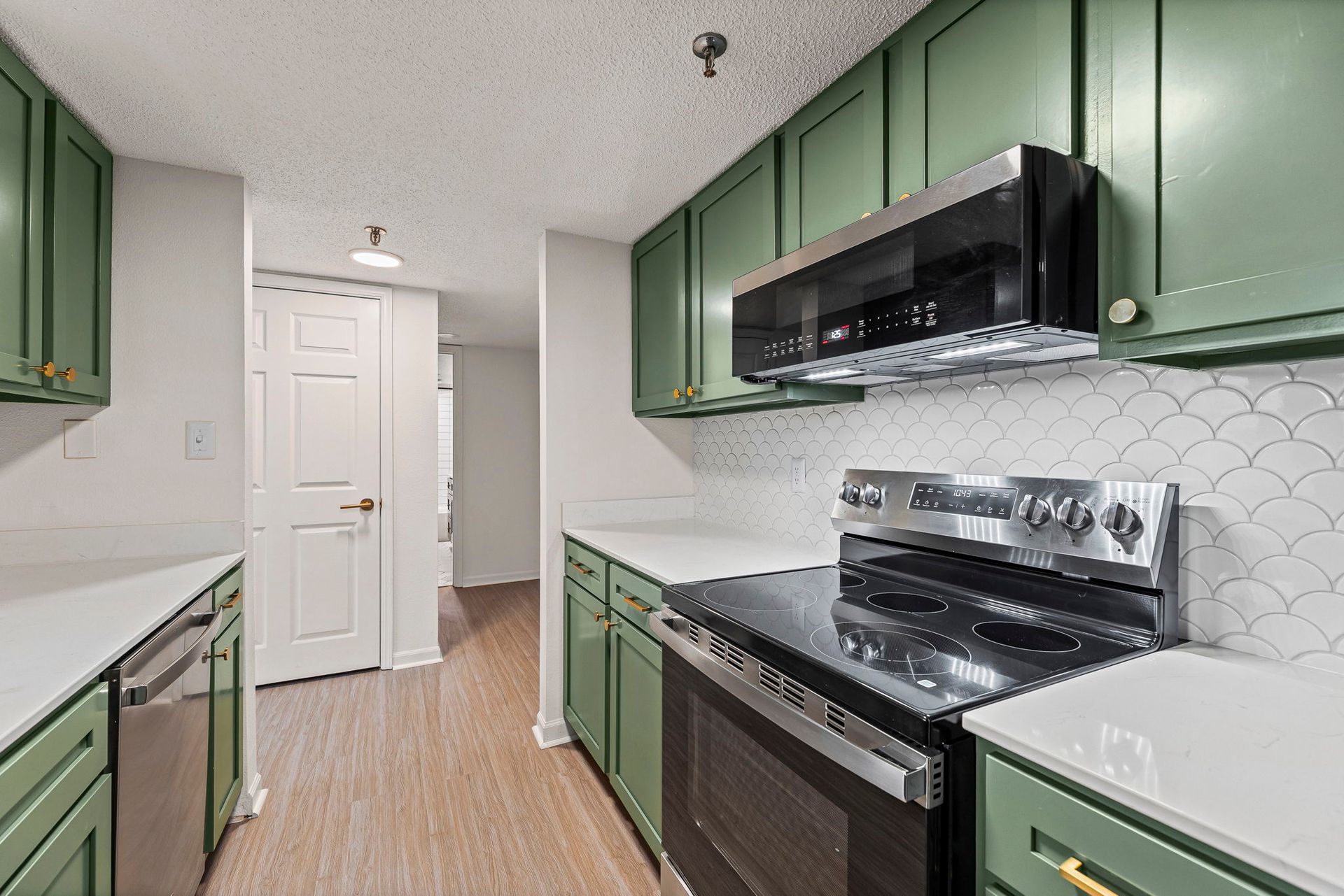 Updated kitchen design in Kansas City luxury apartment