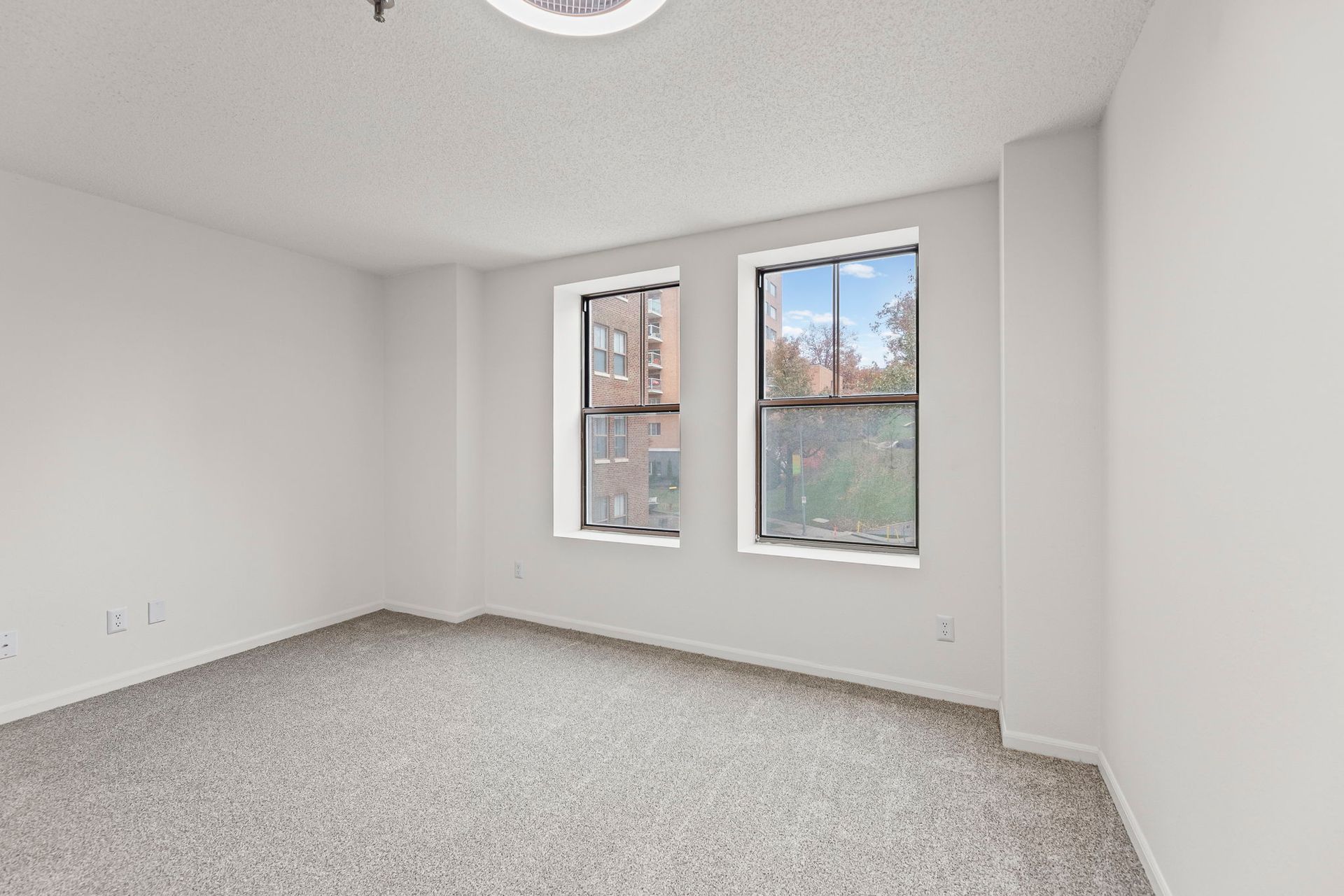 Renovated Kansas City apartment with modern finishes