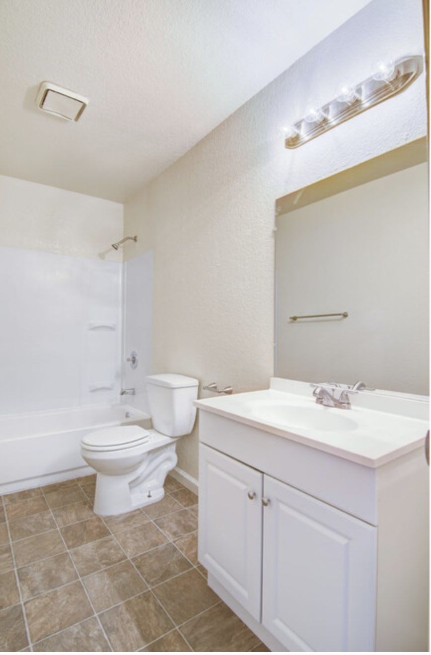 Windcreek Apartments 1 & 2 bedroom bathroom