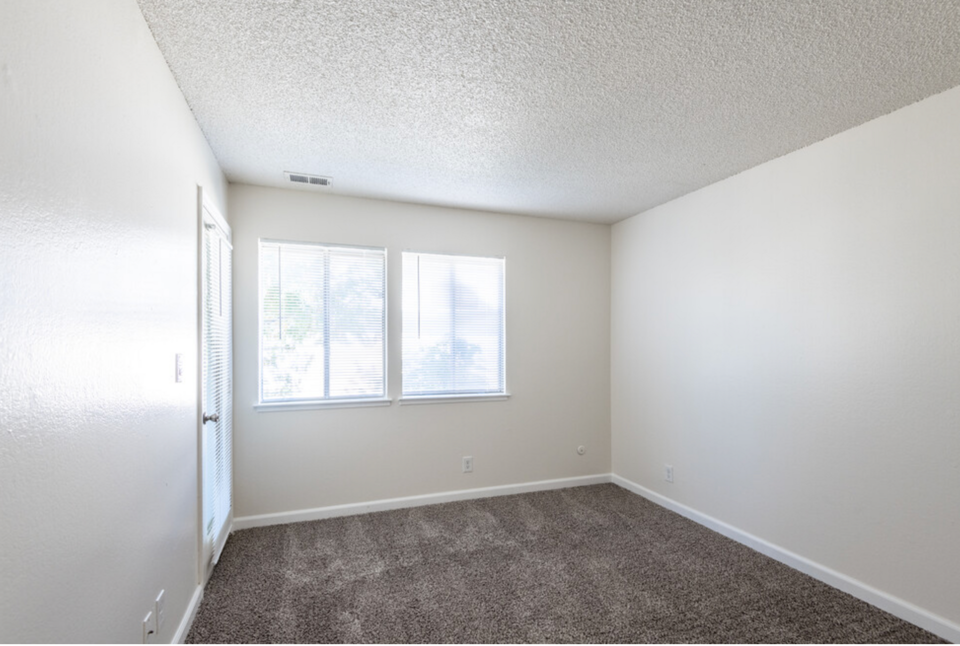 Acacia 1 bedroom windows 2