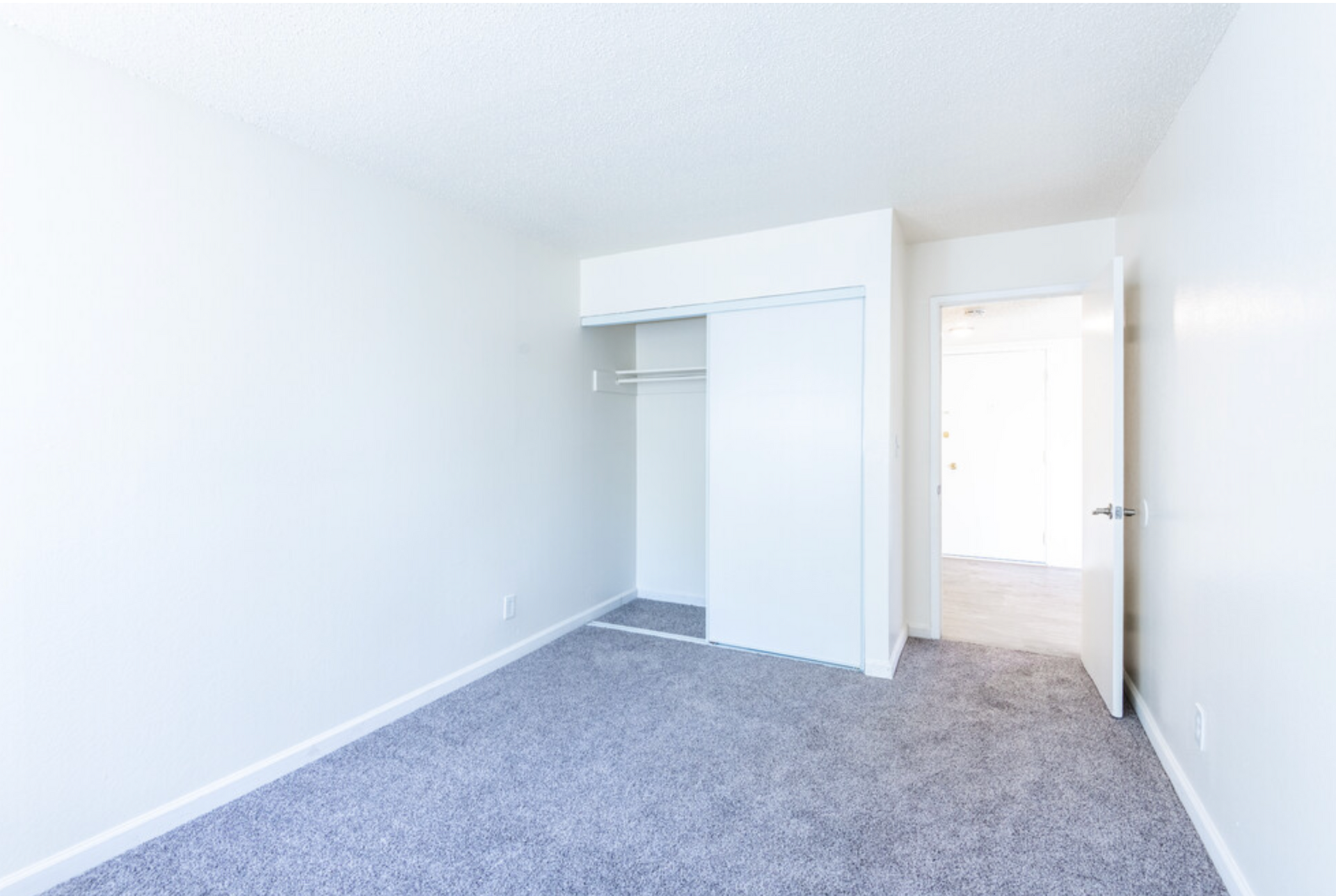 Acacia 1 bedroom closet