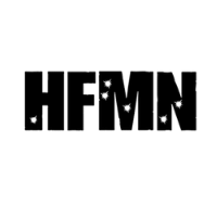 Un logotipo en blanco y negro para hfmn sobre un fondo blanco.