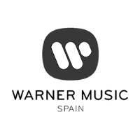 El logotipo de Warner Music España es en blanco y negro.