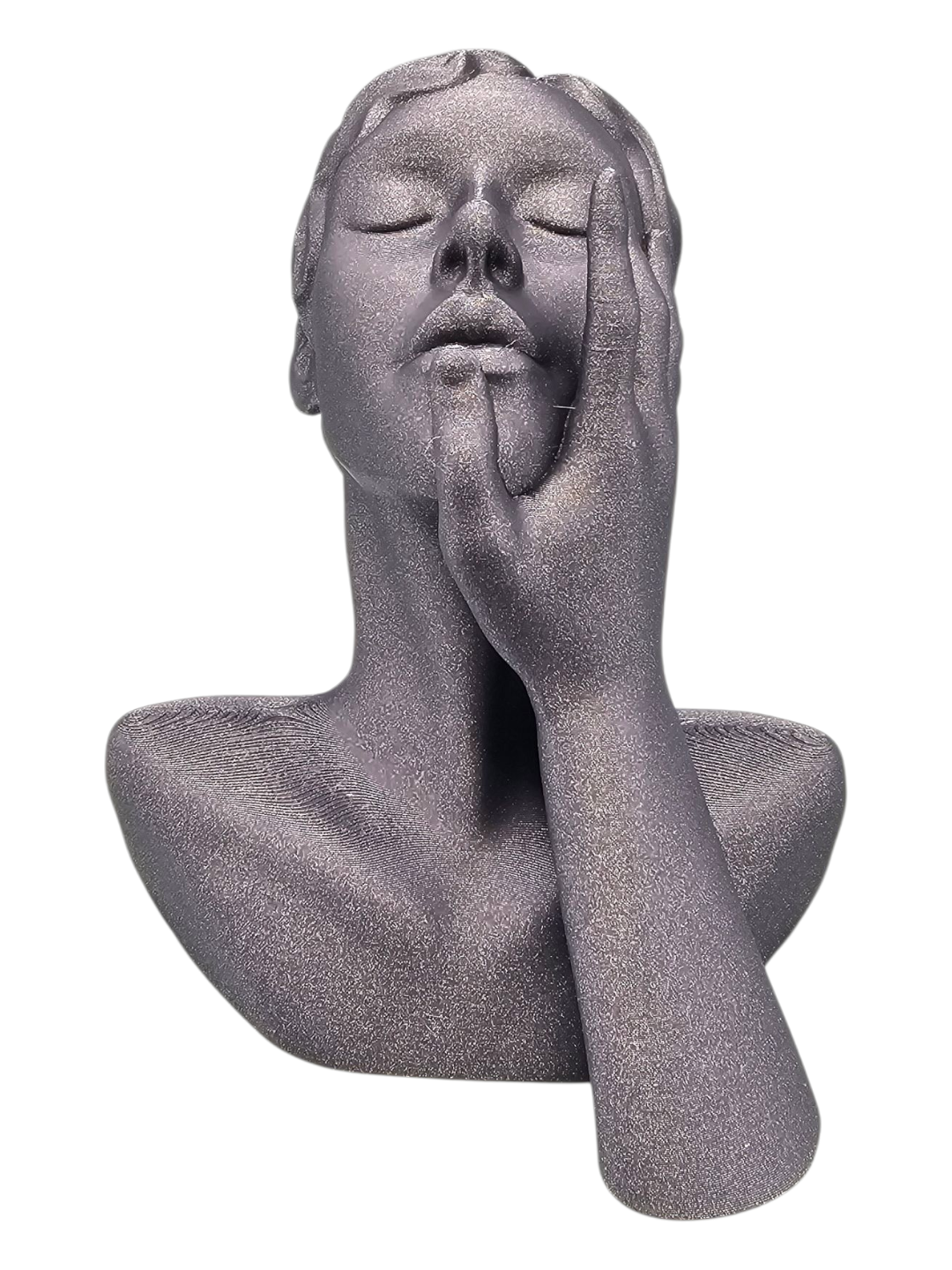 Een sculptuur van een hoofd en schouders, met gesloten ogen en een hand voor het gezicht, bedekt met glitters.