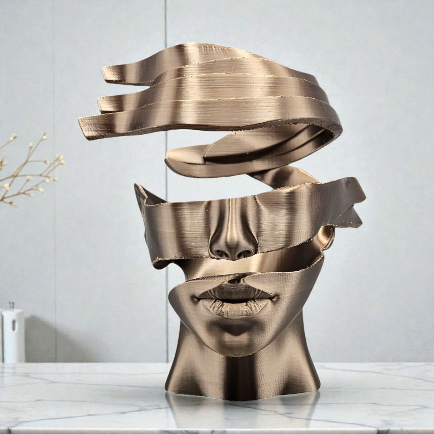 Bronzen sculptuur van een horizontaal doorsneden gezicht, met een wervelend lint erboven.