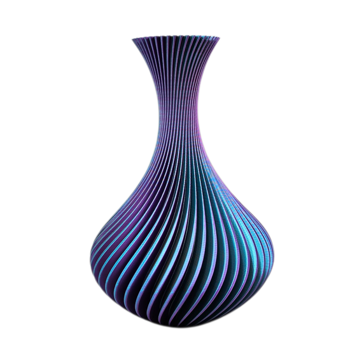 Drie vazen met verticale, gebogen ribbels. Elke vaas heeft een bolvormige voet en een smalle hals, met kleurschakeringen.