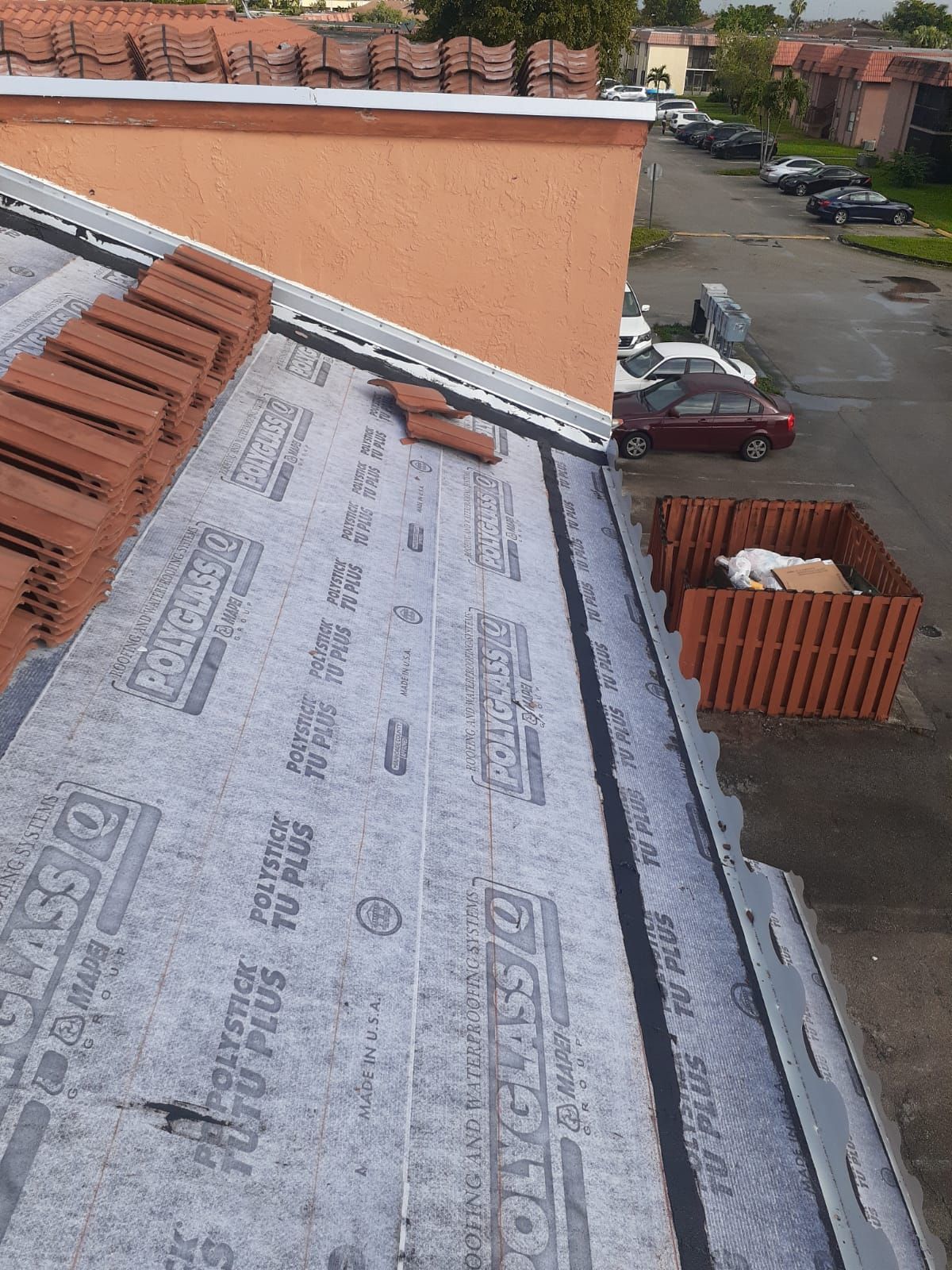 A roof of a building with a lot of bricks on it.