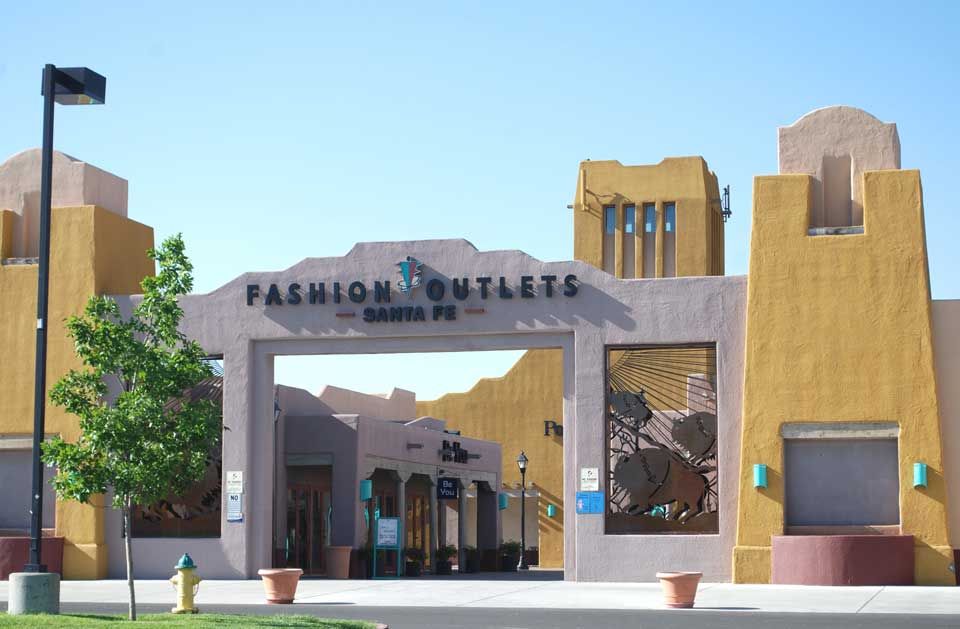 The entrance to the fashion outlets in santa fe