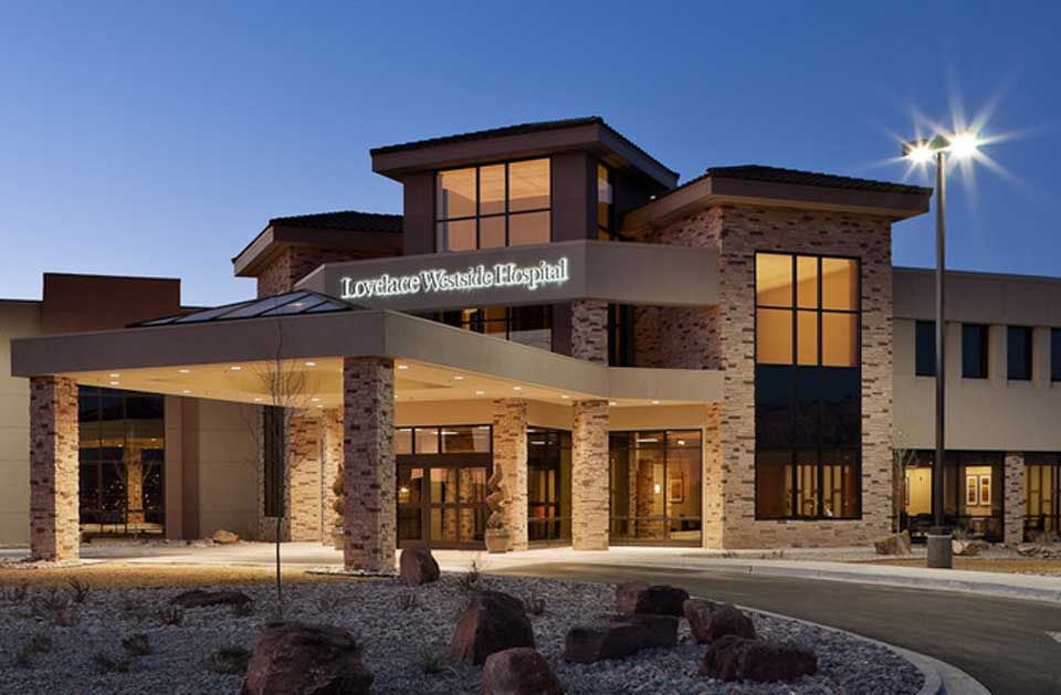 A large building with the word hospital on it