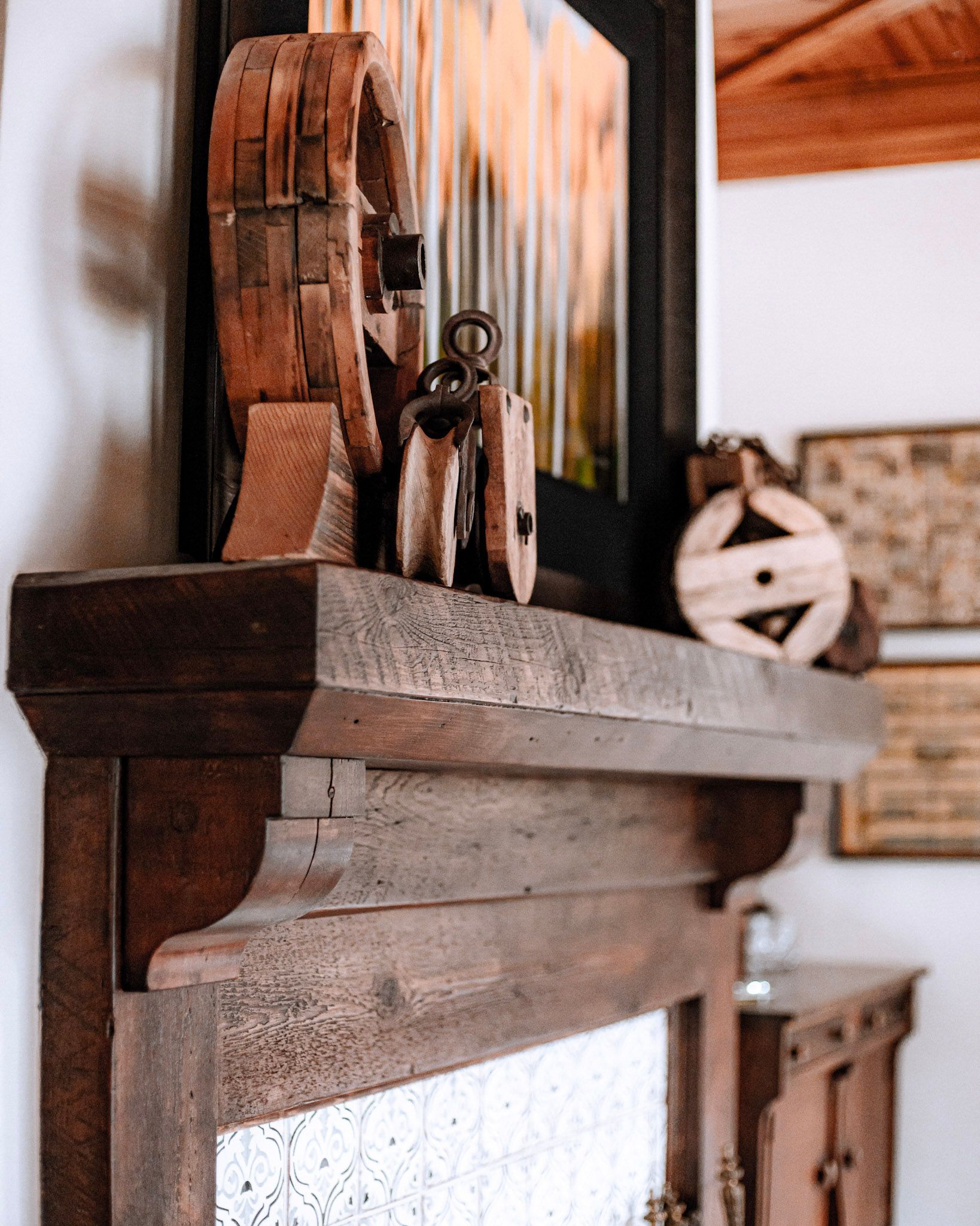 mantel, mantel surround, turned, columns