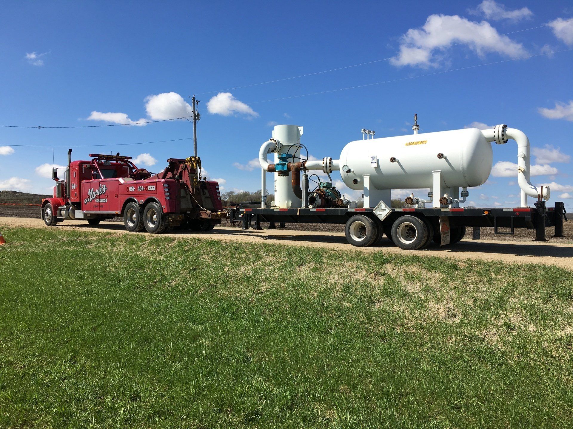 Equipment and Contractor Hauling Local and Long Distance