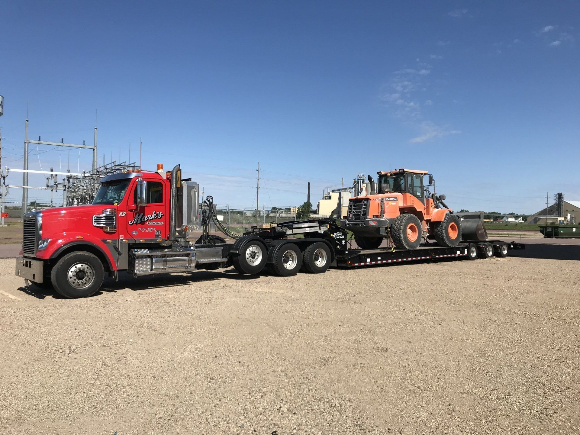Equipment and Contractor Hauling Local and Long Distance