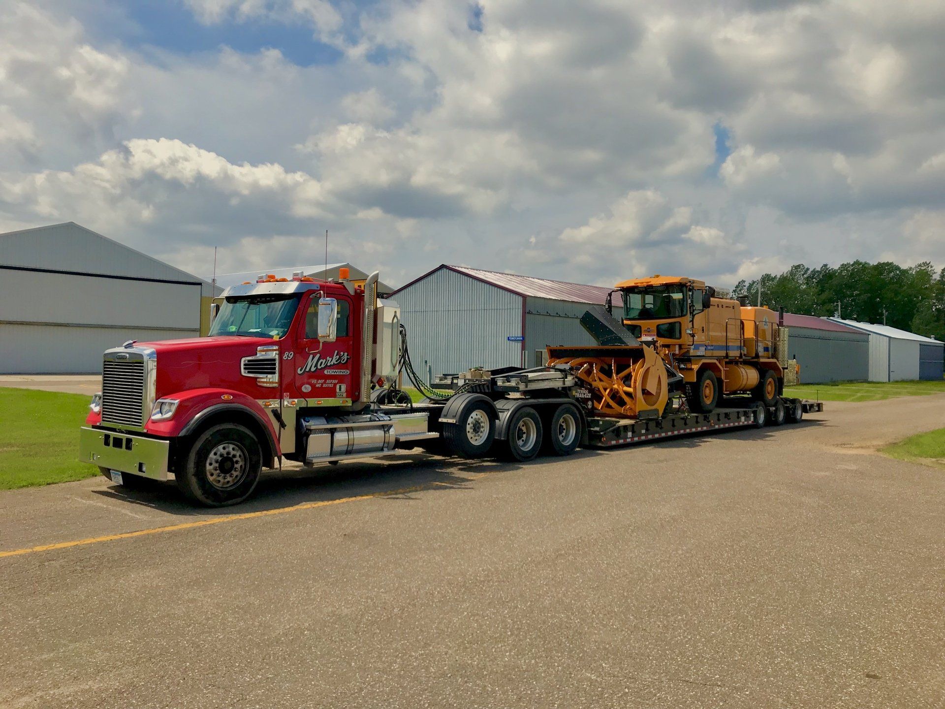 Equipment and Contractor Hauling Local and Long Distance