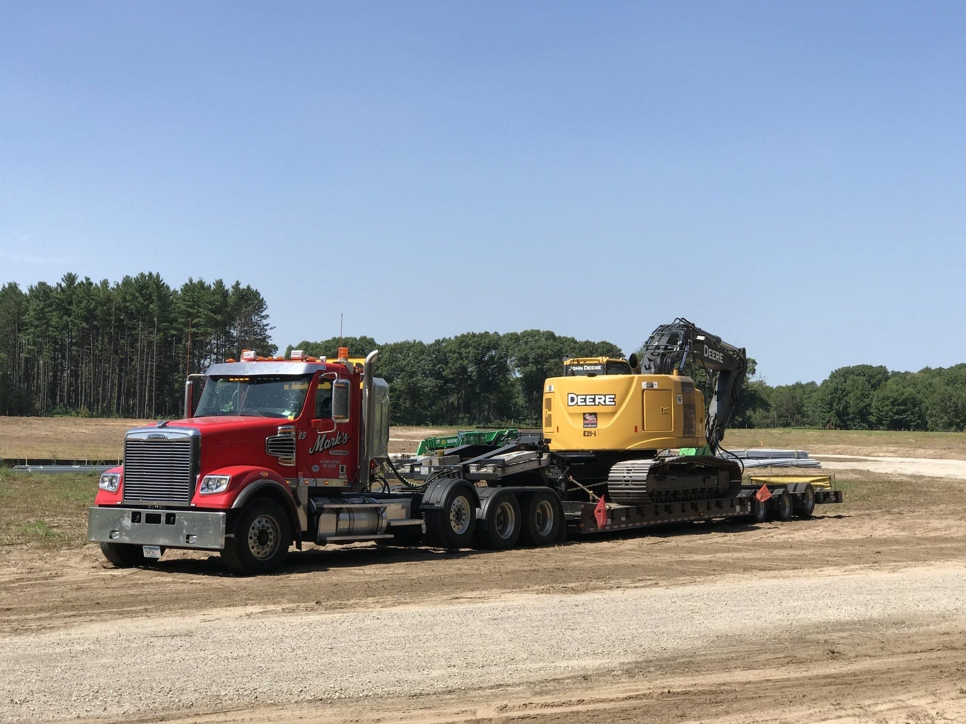 Equipment and Contractor Hauling Local and Long Distance
