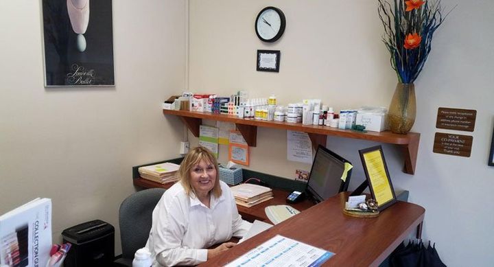Image of reception desk at Steven A. Lashley, DPM - a podiatry office in Boynton Beach, Florida.