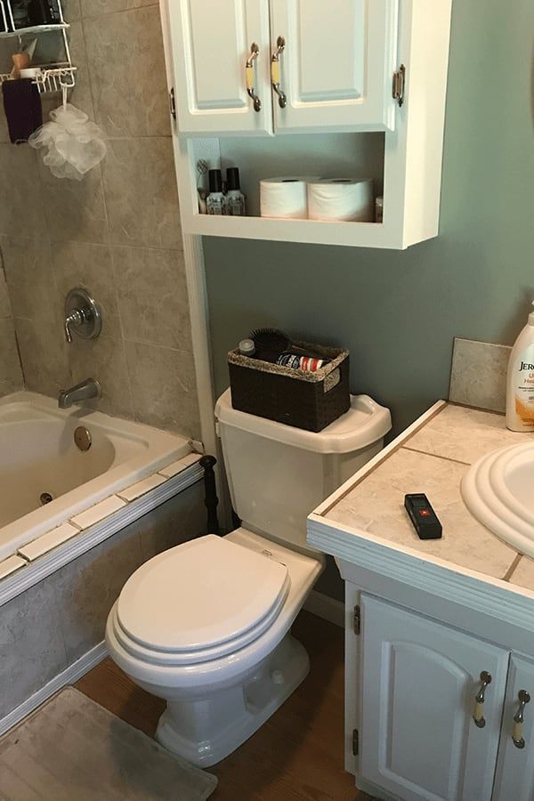 A bathroom with a toilet , sink and bathtub.